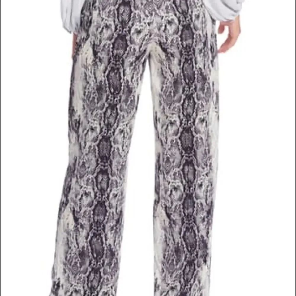 NWT Vince Camuto pants snake print